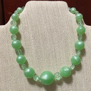 Elegant Coro vintage Green Beaded choker 15” to 18” long Necklace